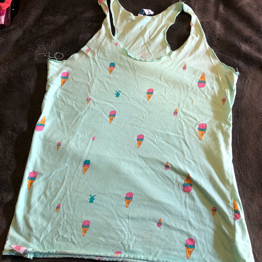 Dutch bros tank